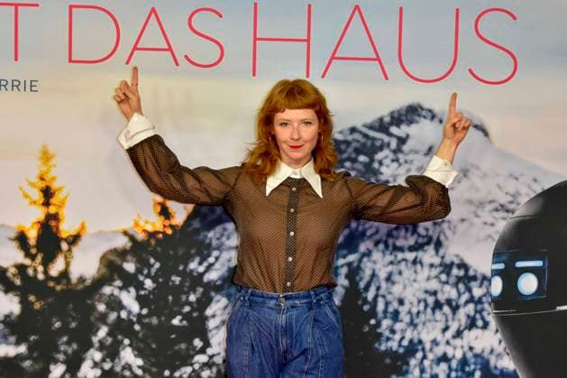 ABB FRAUWINKLER Sarah Bauerett on the red carpet at the NRW Kino film premiere of *Frau Winkler* as she leaves the Lichtburg Cinema in Essen on September 30, 2026, in North Rhine-Westphalia, Germany