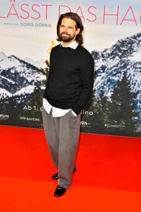 ABB FRAUWINKLER Josef Ellers on the red carpet at the NRW Kino film premiere of *Frau Winkler* as she leaves the Lichtburg cinema in Essen on September 30, 2026, in North Rhine-Westphalia, Germany