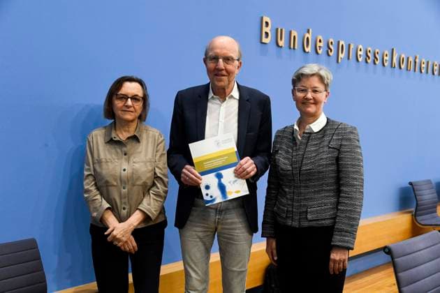 ABB BPK Carmen Scheibenbogen, German hematologist-oncologist and professor of immunology at Berlin’s Charité; Prof. Dr. Norbert Suttorp from the Interdisciplinary Department of Infectious Diseases, Pulmonology, and Critical Care Medicine; Regina Therese Riphahn, a German economist;