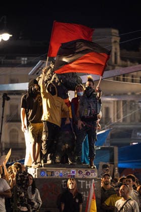 October 1, 2026, Madrid, Madrid, SPAIN: Thousands of protesters continue the protest during the fifth night of the encampment in Puerta del Sol, Madrid, where young people from various groups and social movements gather in assemblies to decide the future of the protest and lead the debate on the housing problem and the system. Madrid SPAIN  - ZUMAc270 20261001_zip_c270_053 Copyright: xDavidxCruzxSanzx