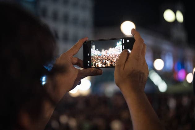 October 1, 2026, Madrid, Madrid, SPAIN: Thousands of protesters continue the protest during the fifth night of the encampment in Puerta del Sol, Madrid, where young people from various groups and social movements gather in assemblies to decide the future of the protest and lead the debate on the housing problem and the system. Madrid SPAIN  - ZUMAc270 20261001_zip_c270_055 Copyright: xDavidxCruzxSanzx