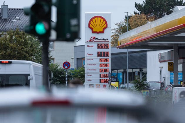 Gas Prices on the Morning of the New Gas Rebate in Bonn, October 1, 2026 On October 1, 2026, the so-called fuel rebate on gasoline and diesel will take effect once again. Fuel is expected to become up to 17 cents cheaper at gas stations across Germany. On the first day of the new fuel rebate, prices at gas stati Copyright: xSebastianxDerixx