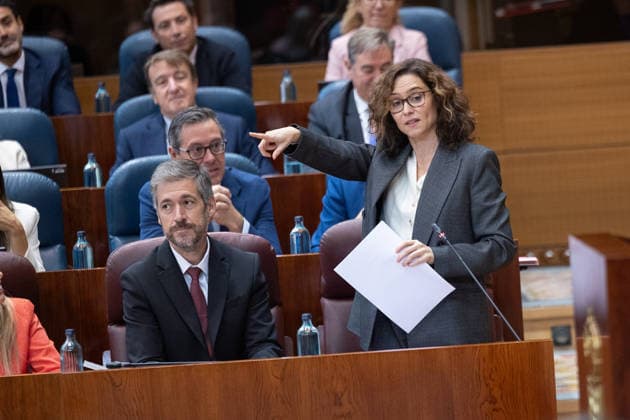 Housing Dominates This Thursday’s Plenary Session in the Assembly, Marked by Maricarmen, the Protest Camp, and Royal Decrees I D Miguel Ángel García Martín, the Regional Minister of the Presidency, Justice, and Local Administration of the Community of Madrid, and the President of the Community of Madrid, Isabel Díaz Ayuso, during a plenary session of the Madrid Assembly on October 1, 2026, in Madrid, Spain. Housing dominates this Thursday’s plenary session, October 1, in the Madrid Assembly, dominated by the eviction of 87-year-old Maricarmen last week, which has led to social unrest, including a protest camp at Puerta del Sol that has caused a new clash between the Government Delegation, City Hall, and the Community, as well as the push f  Copyright: xJesusxHellinx 7811908