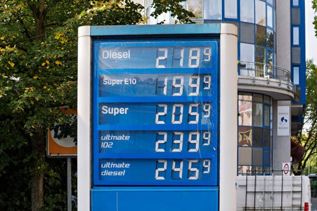 Berlin, October 1, 2026 The price board at an Aral gas station shows the current fuel prices: Diesel costs 2.18 euros, Super E10 costs 1.99 euros, and Super costs 2.05 euros per liter. The photo was taken at 12:00 a.m.