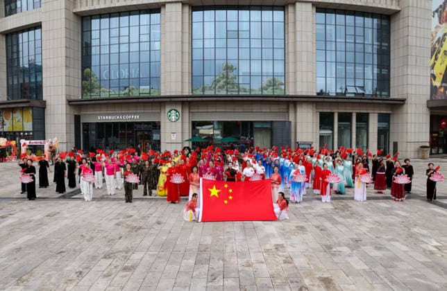 DUJIANGYAN, CHINA - OCTOBER 01: Residents sing and dance to celebrate the National Day on October 1, 2026 in Dujiangyan, Sichuan Province of China. The event marks the anniversary of the founding of the People s Republic of China.  Copyright: xVCGx 111670938975