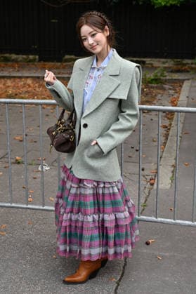 PFW Chloe Outside Arrivals JR Anna Tanaka arriving at the Chloe show during Paris Fashion Week, in Paris, France on 1 October 2026. Photo by Julien Reynaud APS-Medias ABACAPRESS.COM Paris France Copyright: xReynaudxJulien APS-Medias ABACAx