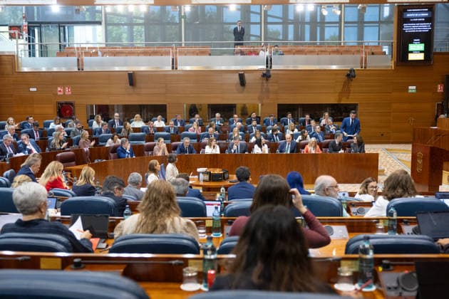 Housing Dominates This Thursday’s Plenary Session in the Assembly, Marked by Maricarmen, the protest camp, and the royal decrees. Rocío Albert, Regional Minister of Economy, Finance, and Employment for the Community of Madrid (1st row, 3rd from right), and Miguel Ángel García Martín, Regional Minister of the Presidency, Justice, and Local Administration for the Community of Madrid (1st row, 2nd from right), and the President of the Community of Madrid, Isabel Díaz Ayuso (1st row, right), during a plenary session of the Madrid Assembly on October 1, 2026, in Madrid, Spain. Housing dominates this Thursday’s plenary session, October 1, in the Madrid Assembly—a session marked by the eviction last week of 87-year-old Maricarmen, which has led t  Copyright: xJesusxHellinx 7811961