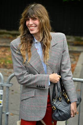 PFW Chloe Outside Arrivals JR Lou Doillon arriving at the Chloe show during Paris Fashion Week, in Paris, France on 1 October 2026. Photo by Julien Reynaud APS-Medias ABACAPRESS.COM Paris France  Copyright: xReynaudxJulien APS-Medias ABACAx