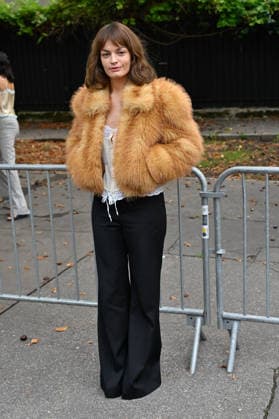 PFW Chloe Outside Arrivals JR Emma Mackey arriving at the Chloe show during Paris Fashion Week, in Paris, France on 1 October 2026. Photo by Julien Reynaud APS-Medias ABACAPRESS.COM Paris France  Copyright: xReynaudxJulien APS-Medias ABACAx