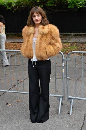 PFW Chloe Outside Arrivals JR Emma Mackey arriving at the Chloe show during Paris Fashion Week, in Paris, France on 1 October 2026. Photo by Julien Reynaud APS-Medias ABACAPRESS.COM Paris France  Copyright: xReynaudxJulien APS-Medias ABACAx