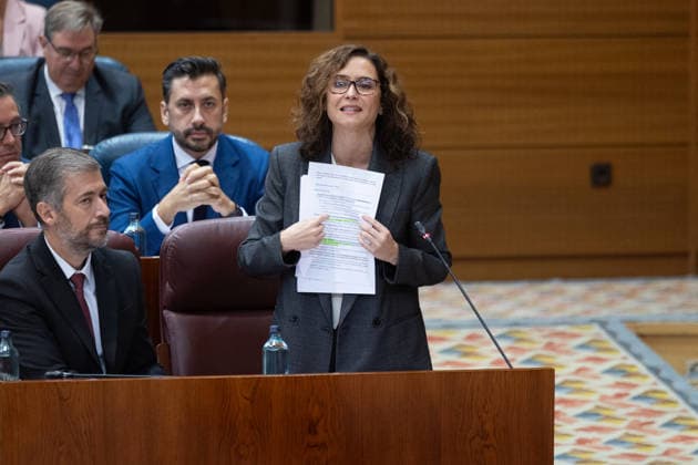 Housing Dominates This Thursday’s Plenary Session in the Assembly, Marked by Maricarmen, the Protest Camp, and the Royal Decrees Miguel Ángel García Martín, Regional Minister of the Presidency, Justice, and Local Administration for the Community of Madrid, front row, 2nd from the right, and the President of the Community of Madrid, Isabel Díaz Ayuso (1st row, right), during a plenary session of the Madrid Assembly on October 1, 2026, in Madrid, Spain. Housing dominates this Thursday’s plenary session, October 1, in the Madrid Assembly, marked by the eviction last week of 87-year-old Maricarmen, which has led to social unrest, including a protest camp at Puerta del Sol that has caused a new clash between the Government Delegation, City Hall  Copyright: xJesusxHellinx 7811982