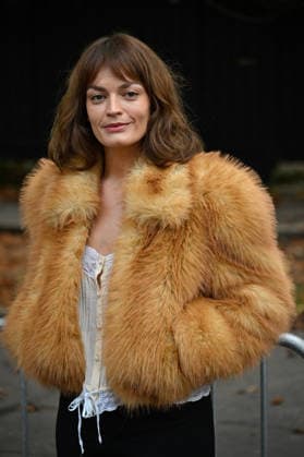 PFW Chloe Outside Arrivals JR Emma Mackey arriving at the Chloe show during Paris Fashion Week, in Paris, France on 1 October 2026. Photo by Julien Reynaud APS-Medias ABACAPRESS.COM Paris France  Copyright: xReynaudxJulien APS-Medias ABACAx