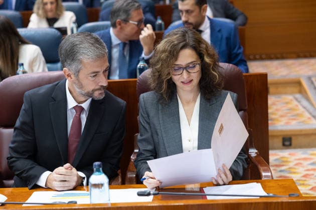 Housing Dominates This Thursday’s Plenary Session in the Assembly, Marked by Maricarmen, the Protest Camp, and the Royal Decrees Miguel Ángel García Martín, Regional Minister of the Presidency, Justice, and Local Administration for the Community of Madrid, front row, 2nd from the right, and the President of the Community of Madrid, Isabel Díaz Ayuso (1st row, right), during a plenary session of the Madrid Assembly on October 1, 2026, in Madrid, Spain. Housing dominates this Thursday’s plenary session, October 1, in the Madrid Assembly, marked by the eviction last week of 87-year-old Maricarmen, which has led to social unrest, including a protest camp at Puerta del Sol that has caused a new clash between the Government Delegation, City Hall  Copyright: xJesusxHellinx 7811984