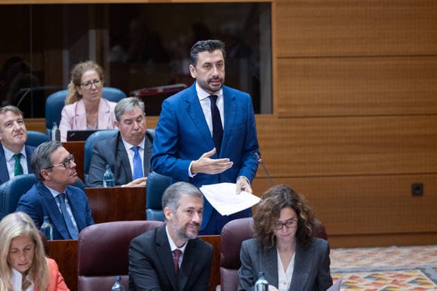 Housing Dominates This Thursday’s Plenary Session at the Assembly, Marked by Maricarmen, the Protest Camp, and the Royal Decrees Miguel Ángel García Martín, Regional Minister of the Presidency, Justice, and Local Administration of the Community of Madrid (1st row, 2nd from right), and the President of the Community of Madrid, Isabel Díaz Ayuso (1st row, right), and the PP spokesperson in the Madrid Assembly, Carlos Díaz Pache (center), during a plenary session of the Madrid Assembly on October 1, 2026, in Madrid, Spain. Housing dominates this Thursday’s plenary session, October 1, in the Madrid Assembly—a session marked by the eviction last week of 87-year-old Maricarmen, which has led to social unrest, including a protest camp at Puerta d  Copyright: xJesusxHellinx 7811997