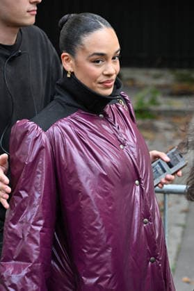 PFW Chloe Outside Arrivals JR Jorja Smith arriving at the Chloe show during Paris Fashion Week, in Paris, France on 1 October 2026. Photo by Julien Reynaud APS-Medias ABACAPRESS.COM Paris France  Copyright: xReynaudxJulien APS-Medias ABACAx