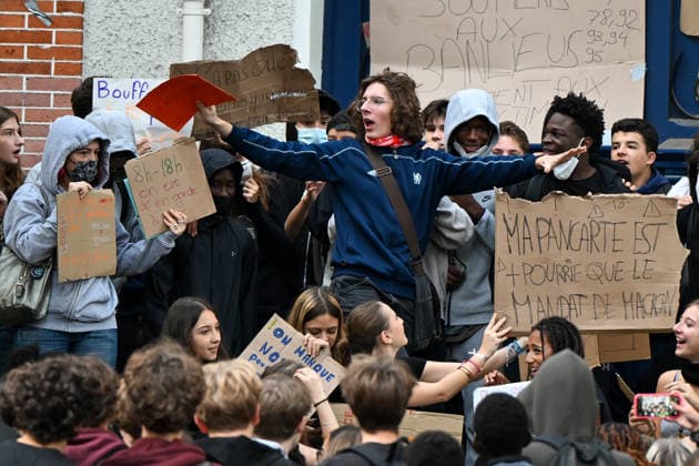 Paris: High School Students Mobilize at Several Schools Students gather during a blockade at the Lycée Carnot high school in Paris, France, on October 1, 2026. Protests and student-led entrance blockades have intensified across the Île-de-France region and other urban centers in recent days, as high school students demonstrate against poor learning conditions. 460093 2026 10 01 Paris France (no people shown) Copyright: xL.Urmanx xStarfacex STAR_460093_009