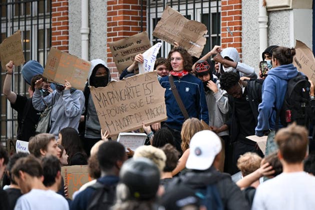 Paris: High School Students Mobilize at Several Schools Students gather during a blockade at the Lycée Carnot high school in Paris, France, on October 1, 2026. Protests and student-led entrance blockades have intensified across the Île-de-France region and other urban centers in recent days, as high school students demonstrate against poor learning conditions. 460093 2026 10 01 Paris France (no people shown) Copyright: xL.Urmanx xStarfacex STAR_460093_013
