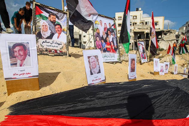 Funeral Held For Palestinians Killed In Israel-Hamas War - Gaza A mass funeral takes place for 110 Palestinians who were killed in Israeli strikes early in the Israel-Hamas war on October 1, 2026 in Gaza City, Gaza. The remains of the victims have recently been recovered from the rubble of buildings destroyed in the Al-Taj area of Gaza City. Ramez Photo by Habboub ABACAPRESS.COM Gaza Palestine  Copyright: xHabboubxRamez ABACAx