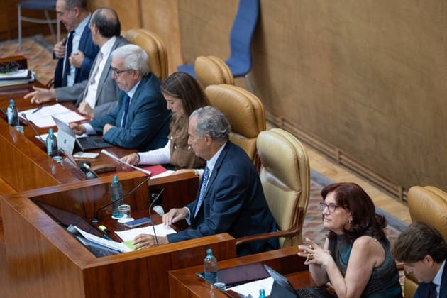 Housing Dominates This Thursday s Plenary Session of the Assembly, Marked by Maricarmen, the protest camp, and the royal decrees. The president of the Madrid Regional Assembly’s presiding board, Enrique Matías Ossorio Crespo, during a plenary session at the Madrid Regional Assembly on October 1, 2026, in Madrid, Spain. The housing crisis dominates this Thursday’s plenary session, October 1, at the Madrid Assembly, marked by the eviction last week of 87-year-old Maricarmen, which has led to social unrest, including a protest camp at Puerta del Sol that has caused a new clash between the Government Delegation, City Hall, and the Regional Government, in addition to the push for two royal decrees, the ratification of which Congress will vote o  Copyright: xJesusxHellinx 7812168