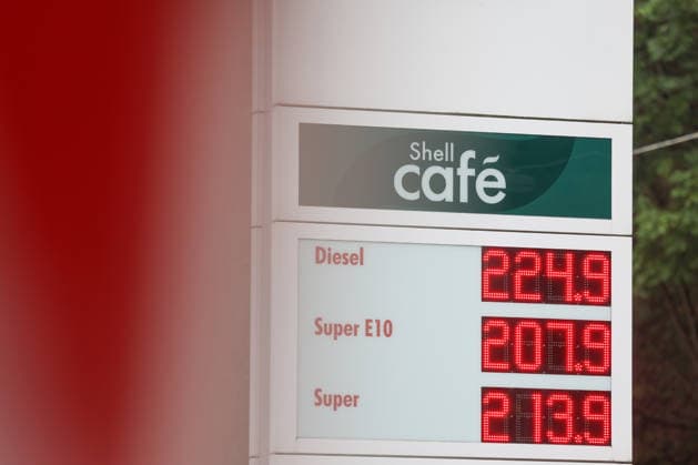 What’s the outlook for fuel prices? Fuel prices remain at very high levels. The so-called fuel rebate has been in effect since midnight. The federal g