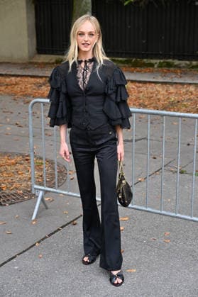 PFW Chloe Outside Arrivals JR Jean Campbell arriving at the Chloe show during Paris Fashion Week, in Paris, France on 1 October 2026. Photo by Julien Reynaud APS-Medias ABACAPRESS.COM Paris France  Copyright: xReynaudxJulien APS-Medias ABACAx