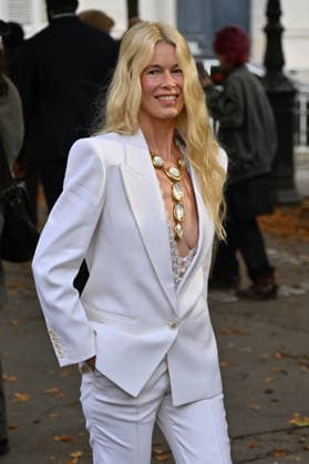 PFW Chloe Outside Arrivals JR Claudia Schiffer arriving at the Chloe show during Paris Fashion Week, in Paris, France on 1 October 2026. Photo by Julien Reynaud APS-Medias ABACAPRESS.COM Paris France  Copyright: xReynaudxJulien APS-Medias ABACAx