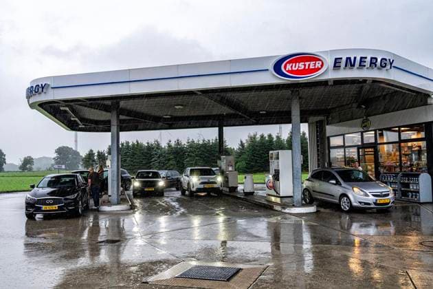 Are Dutch People Now Flocking to Gas Stations at the Border? ** FOR EDITORIAL USE ONLY ** EDITORIAL USE ONLY ** p Overview photo taken on October 1, 2026, at a gas station in Emmerich. The gas discount is valid starting October 1. Photo by Arnulf Stoffel, Funke Foto Services p Colorful Germany, North Rhine-Westphalia, Emmerich. Copyright ArnulfxStoffel Copyright: ArnulfxStoffel doc87u8u03melxb45fe1slc ,EDITORIAL USE ONLY Copyright: ArnulfxStoffel