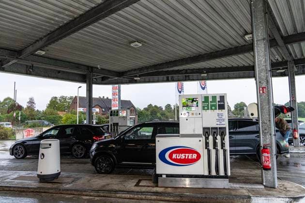 Are Dutch People Now Flocking to Gas Stations at the Border? ** FOR EDITORIAL USE ONLY ** EDITORIAL USE ONLY ** p Overview photo taken on October 1, 2026, at a gas station in Emmerich. The gas discount is valid starting October 1. Photo by Arnulf Stoffel, Funke Foto Services p Colorful Germany, North Rhine-Westphalia, Emmerich. Copyright ArnulfxStoffel Copyright: ArnulfxStoffel doc87u8u0ohkchcntpp1tiq ,EDITORIAL USE ONLY Copyright: ArnulfxStoffel