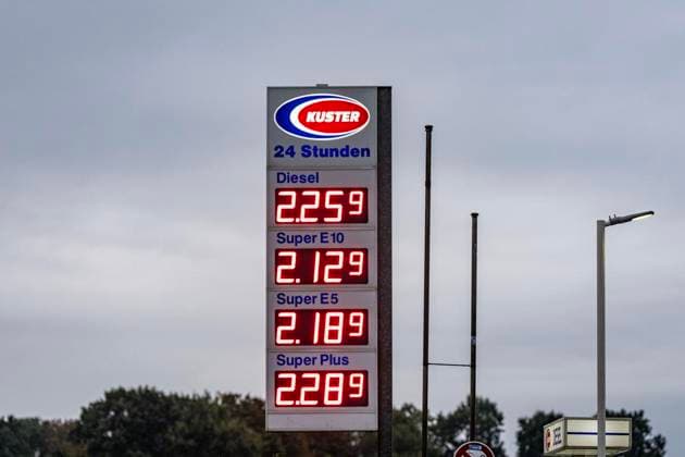 Are Dutch People Now Flocking to Gas Stations at the Border? ** FOR EDITORIAL USE ONLY ** EDITORIAL USE ONLY ** p Overview photo taken on October 1, 2026, at a gas station in Emmerich. The gas discount is valid starting October 1. Photo by Arnulf Stoffel, Funke Foto Services p Colorful Germany, North Rhine-Westphalia, Emmerich. Copyright ArnulfxStoffel Copyright: ArnulfxStoffel doc87u8u2zn0atwh521tiq ,EDITORIAL USE ONLY Copyright: ArnulfxStoffel