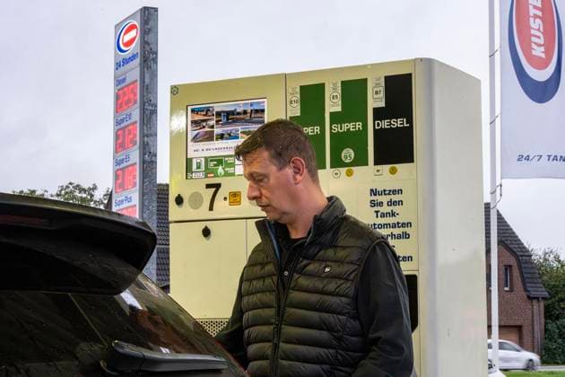 Are Dutch People Now Flocking to Gas Stations at the Border? ** FOR EDITORIAL USE ONLY ** EDITORIAL USE ONLY ** p Overview photo taken on October 1, 2026, at a gas station in Emmerich. The gas discount is valid starting October 1. Photo by Arnulf Stoffel, Funke Foto Services p Colorful Germany, North Rhine-Westphalia, Emmerich. Copyright ArnulfxStoffel Copyright: ArnulfxStoffel doc87u8u3bndq0y7o6xl1v ,EDITORIAL USE ONLY Copyright: ArnulfxStoffel