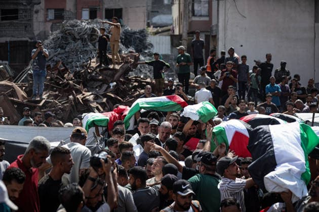 Palestinians Hold Mass Funeral for 105 Recovered from Gaza Rubble Palestinians take part in a mass funeral for 105 Palestinians whose remains were recovered from beneath the rubble of destroyed buildings in the al-Taj area of Gaza City’s al-Yarmouk neighborhood on October 1, 2026. The victims, including women and children, were killed in Israeli airstrikes during the early stages of the war, with families gathering for their funeral and burial after their remains had been trapped under the rubble for years. Photo by Bilal Osama apaimages Gaza city Gaza Strip Palestinian Territory 011026_Gaza_BO_00(29) Copyright: xapaimagesxBilalxOsamax xapaimagesx