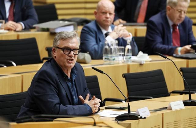 Thuringian State Parliament Justice Committee, September 30, 2026, Erfurt, Thuringian State Parliament, Justice Committee, Oral Hearing on the Motion by the Die Linke Parliamentary Group to Initiate Proceedings to Ban the AfD; Pictured: Hape Kerkeling, who is to be heard