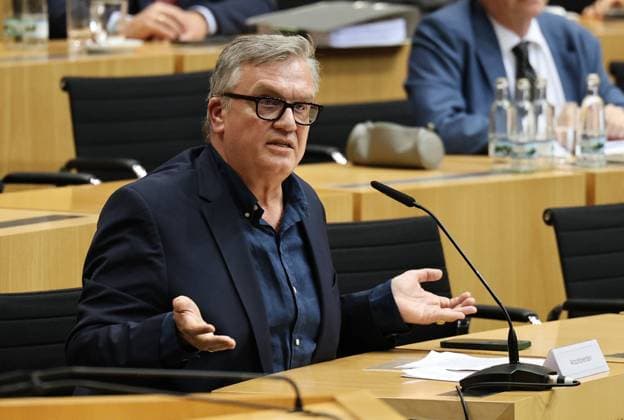 Thuringian State Parliament Justice Committee, September 30, 2026, Erfurt, Thuringian State Parliament, Justice Committee, Oral Hearing on the Motion by the Die Linke Parliamentary Group to Initiate Proceedings to Ban the AfD; Pictured: Hape Kerkeling, who is to be heard
