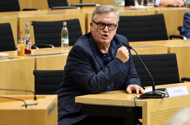 Thuringian State Parliament, Justice Committee, September 30, 2026, Erfurt, Thuringian State Parliament, Justice Committee, Oral Hearing on the Motion by the Die Linke Parliamentary Group to Initiate Proceedings to Ban the AfD. Pictured: Hape Kerkeling, who is to be heard