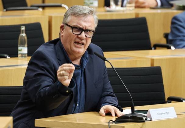 Thuringian State Parliament, Justice Committee, September 30, 2026, Erfurt, Thuringian State Parliament, Justice Committee, Oral Hearing on the Motion by the Die Linke Parliamentary Group to Initiate Proceedings to Ban the AfD. Pictured: Hape Kerkeling, who is to be heard