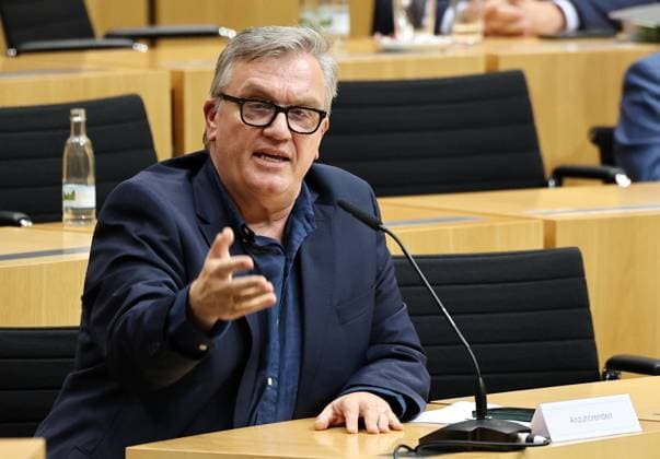 Thuringian State Parliament, Justice Committee, September 30, 2026, Erfurt, Thuringian State Parliament, Justice Committee, Oral Hearing on the Motion by the Die Linke Parliamentary Group to Initiate Proceedings to Ban the AfD. Pictured: Hape Kerkeling, who is to be heard