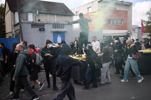 Students Prostest - Saint-Denis High school students marching between Saint-Denis and Aubervilliers North of Paris, on October 1, 2026 as they continue their protest to demand the hiring of substitute teachers, increased resources, and decent learning conditions. Photo by Raphael Lafargue ABACAPRESS.COM Saint-Denis Ile-de-France France Copyright: xLafarguexRaphael ABACAx