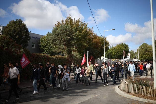 RECORD DATE NOT STATED Students Prostest - Saint-Denis High school students marching between Saint-Denis and Aubervilliers North of Paris, on October 1, 2026 as they continue their protest to demand the hiring of substitute teachers, increased resources, and decent learning conditions. Photo by Raphael Lafargue ABACAPRESS.COM Saint-Denis Ile-de-France France Copyright: xLafarguexRaphael ABACAx