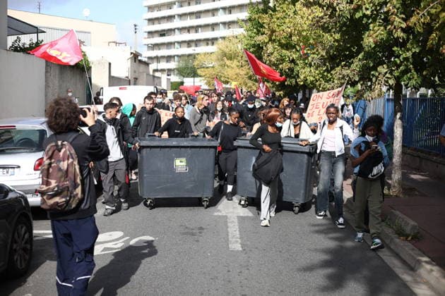 RECORD DATE NOT STATED Students Prostest - Saint-Denis High school students marching between Saint-Denis and Aubervilliers North of Paris, on October 1, 2026 as they continue their protest to demand the hiring of substitute teachers, increased resources, and decent learning conditions. Photo by Raphael Lafargue ABACAPRESS.COM Saint-Denis Ile-de-France France Copyright: xLafarguexRaphael ABACAx
