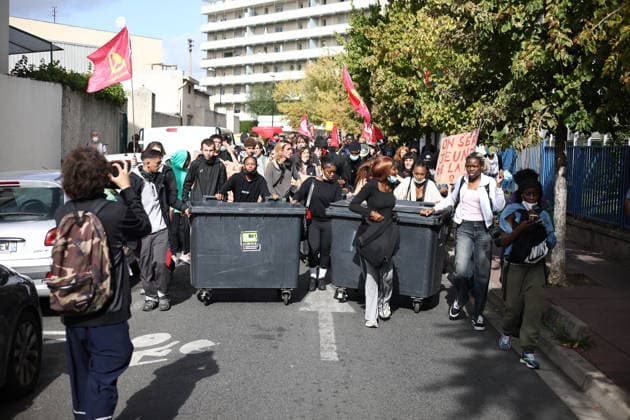 RECORD DATE NOT STATED Students Prostest - Saint-Denis High school students marching between Saint-Denis and Aubervilliers North of Paris, on October 1, 2026 as they continue their protest to demand the hiring of substitute teachers, increased resources, and decent learning conditions. Photo by Raphael Lafargue ABACAPRESS.COM Saint-Denis Ile-de-France France  Copyright: xLafarguexRaphael ABACAx