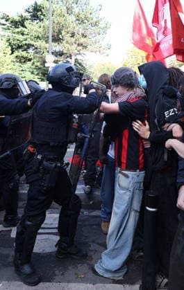 Student Prostest - Aubervilliers Clash between (CRS) Republican Security Corps and Student in front of Suger secondary school in Aubervilliers, North of Paris, on October 1, 2026 as they continue their protest to demand the hiring of substitute teachers, increased resources, and decent learning conditions. Photo by Raphael Lafargue ABACAPRESS.COM Aubervilliers Ile-de-France France Copyright: xLafarguexRaphael ABACAx
