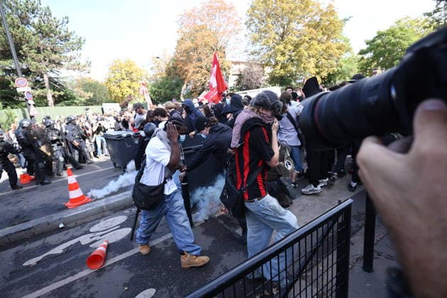 RECORD DATE NOT STATED Student Prostest - Aubervilliers Clash between (CRS) Republican Security Corps and Student in front of Suger secondary school in Aubervilliers, North of Paris, on October 1, 2026 as they continue their protest to demand the hiring of substitute teachers, increased resources, and decent learning conditions. Photo by Raphael Lafargue ABACAPRESS.COM Aubervilliers Ile-de-France France Copyright: xLafarguexRaphael ABACAx
