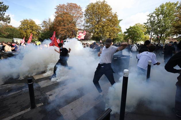 RECORD DATE NOT STATED Student Prostest - Aubervilliers Clash between (CRS) Republican Security Corps and Student in front of Suger secondary school in Aubervilliers, North of Paris, on October 1, 2026 as they continue their protest to demand the hiring of substitute teachers, increased resources, and decent learning conditions. Photo by Raphael Lafargue ABACAPRESS.COM Aubervilliers Ile-de-France France Copyright: xLafarguexRaphael ABACAx