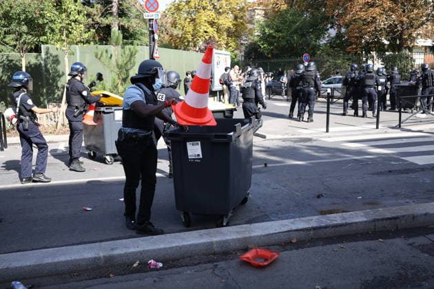 RECORD DATE NOT STATED Student Prostest - Aubervilliers Clash between (CRS) Republican Security Corps and Student in front of Suger secondary school in Aubervilliers, North of Paris, on October 1, 2026 as they continue their protest to demand the hiring of substitute teachers, increased resources, and decent learning conditions. Photo by Raphael Lafargue ABACAPRESS.COM Aubervilliers Ile-de-France France Copyright: xLafarguexRaphael ABACAx