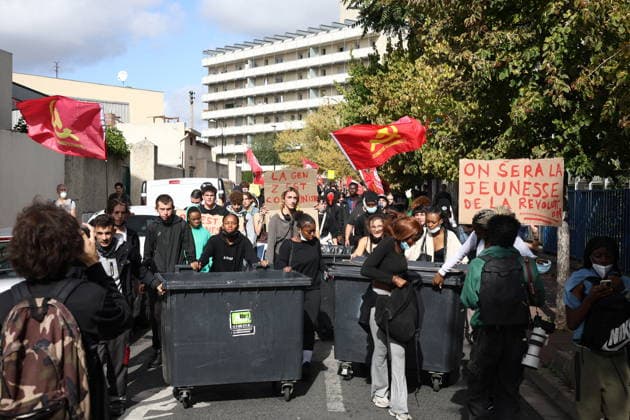 RECORD DATE NOT STATED Students Prostest - Saint-Denis High school students marching between Saint-Denis and Aubervilliers North of Paris, on October 1, 2026 as they continue their protest to demand the hiring of substitute teachers, increased resources, and decent learning conditions. Photo by Raphael Lafargue ABACAPRESS.COM Saint-Denis Ile-de-France France Copyright: xLafarguexRaphael ABACAx