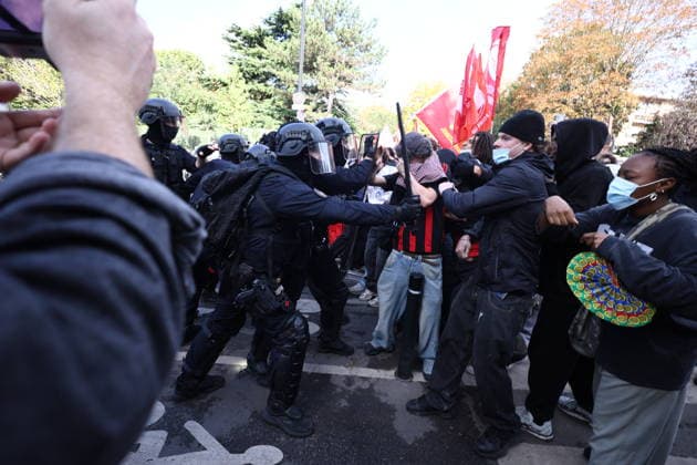 Student Prostest - Aubervilliers Clash between (CRS) Republican Security Corps and Student in front of Suger secondary school in Aubervilliers, North of Paris, on October 1, 2026 as they continue their protest to demand the hiring of substitute teachers, increased resources, and decent learning conditions. Photo by Raphael Lafargue ABACAPRESS.COM Aubervilliers Ile-de-France France Copyright: xLafarguexRaphael ABACAx