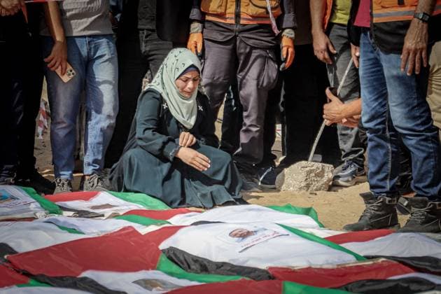 October 1, 2026, Gaza, Palestine, State of: GAZA Gaza, GAZA STRIP, OCTOBER 1, 2026: Palestinian families bid farewell to the remains of 105 Palestinians whose bodies were recovered from beneath the rubble of the Al-Taj residential area in Gaza City. The victims were killed in Israeli airstrikes on October 25, 2023, when residential buildings in the Yarmouk area were destroyed. Gaza Civil Defense teams recovered the bodies and remains after a 17-day search operation carried out in coordination with an Egyptian committee. Families gathered to identify their relatives and pay their final respects before burial. Gaza Palestine, State of  - ZUMAq101 20261001_zna_q101_005 Copyright: xMohammedxMxSkaikx