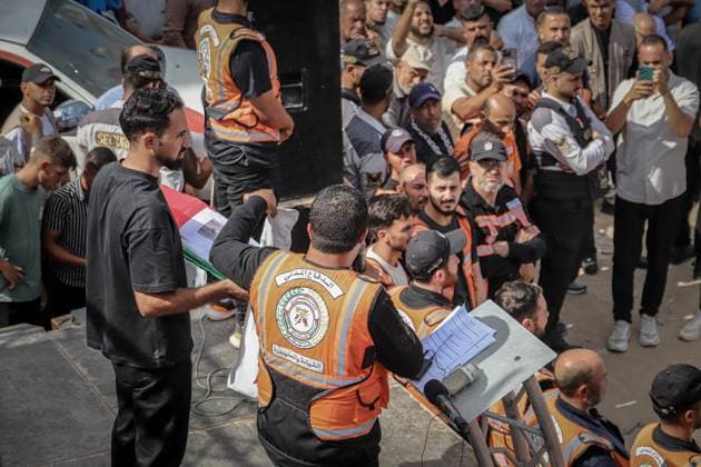 October 1, 2026, Gaza, Palestine, State of: GAZA Gaza, GAZA STRIP, OCTOBER 1, 2026: Palestinian families bid farewell to the remains of 105 Palestinians whose bodies were recovered from beneath the rubble of the Al-Taj residential area in Gaza City. The victims were killed in Israeli airstrikes on October 25, 2023, when residential buildings in the Yarmouk area were destroyed. Gaza Civil Defense teams recovered the bodies and remains after a 17-day search operation carried out in coordination with an Egyptian committee. Families gathered to identify their relatives and pay their final respects before burial. Gaza Palestine, State of  - ZUMAq101 20261001_zna_q101_006 Copyright: xMohammedxMxSkaikx