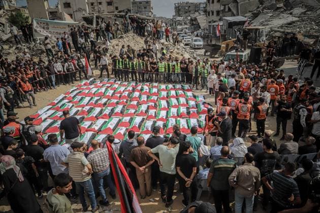 October 1, 2026, Gaza, Palestine, State of: GAZA Gaza, GAZA STRIP, OCTOBER 1, 2026: Palestinian families bid farewell to the remains of 105 Palestinians whose bodies were recovered from beneath the rubble of the Al-Taj residential area in Gaza City. The victims were killed in Israeli airstrikes on October 25, 2023, when residential buildings in the Yarmouk area were destroyed. Gaza Civil Defense teams recovered the bodies and remains after a 17-day search operation carried out in coordination with an Egyptian committee. Families gathered to identify their relatives and pay their final respects before burial. Gaza Palestine, State of  - ZUMAq101 20261001_zna_q101_007 Copyright: xMohammedxMxSkaikx