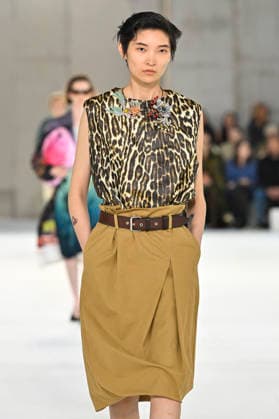 Dries Van Noten Women s Ready-to-Wear Spring Summer 2027 Collection Fashion Show during Paris Fashion Week, September 30, 2026 Dries Van Noten Women’s Ready-to-Wear Spring Summer 2027 Collection Fashion Show, during Paris Fashion Week, September 30, 2026, Paris, France  Copyright: xAgencex xBestimagexAgencex xBestimagex